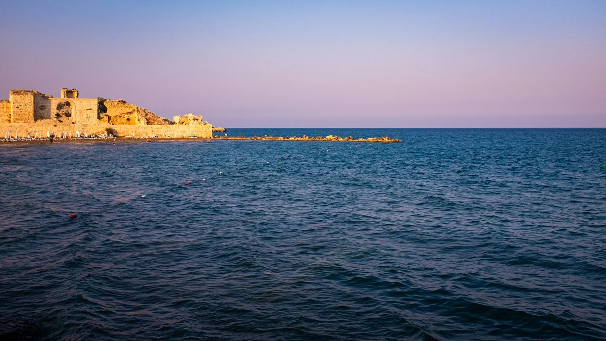 Frankish Castle of Parikia feature
