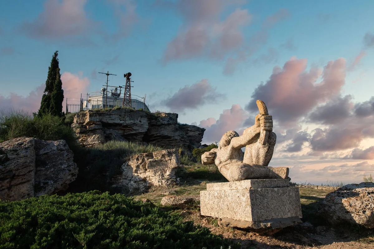 Kouros of Apollonas feature