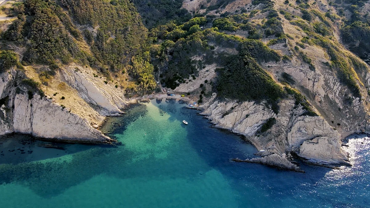 Limnionas Beach feature