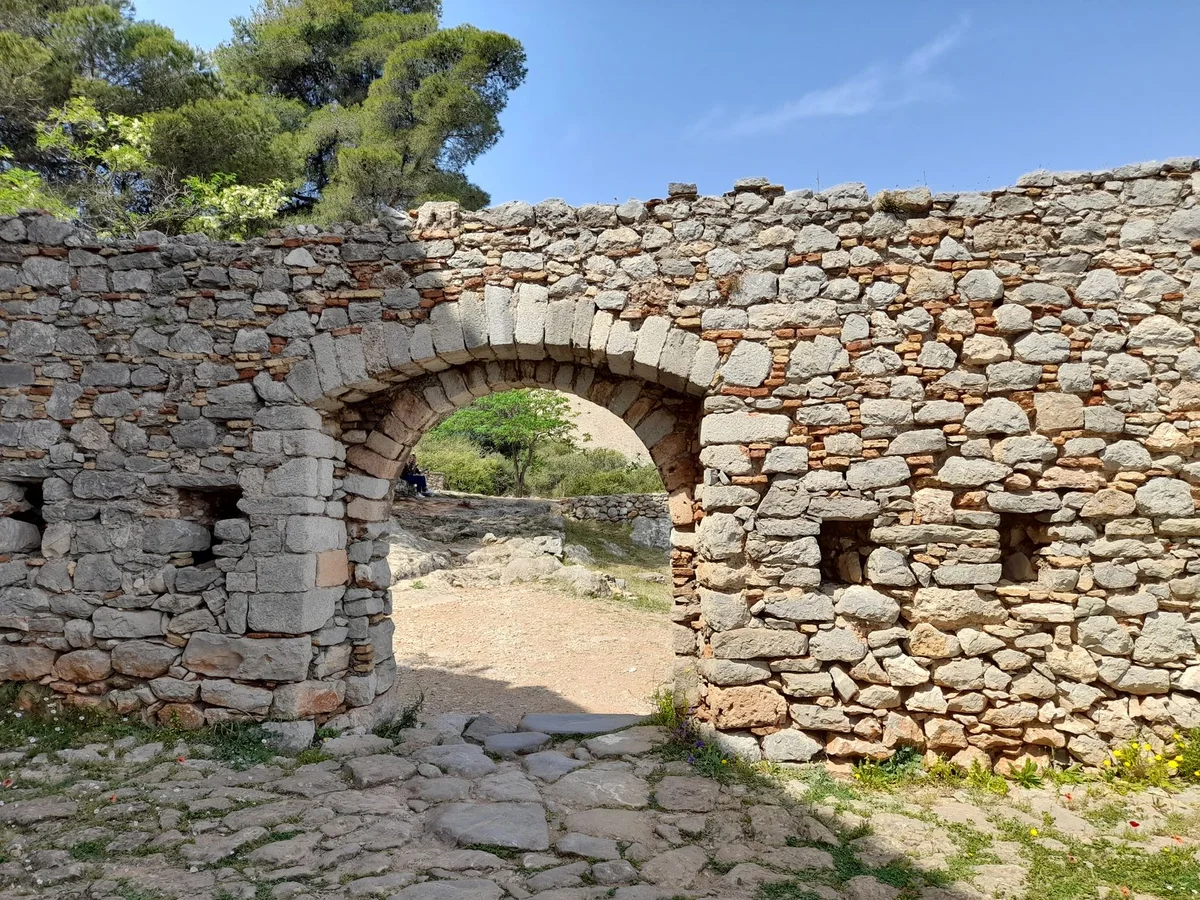 Porta Guora feature