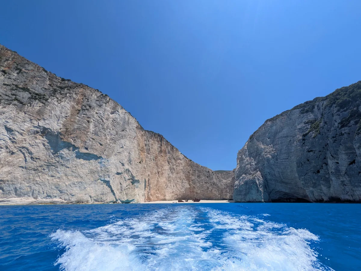 Porto Vromi Maries feature