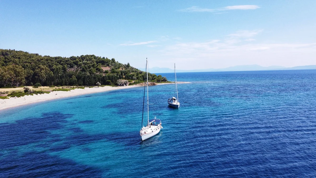 Psarou Beach feature