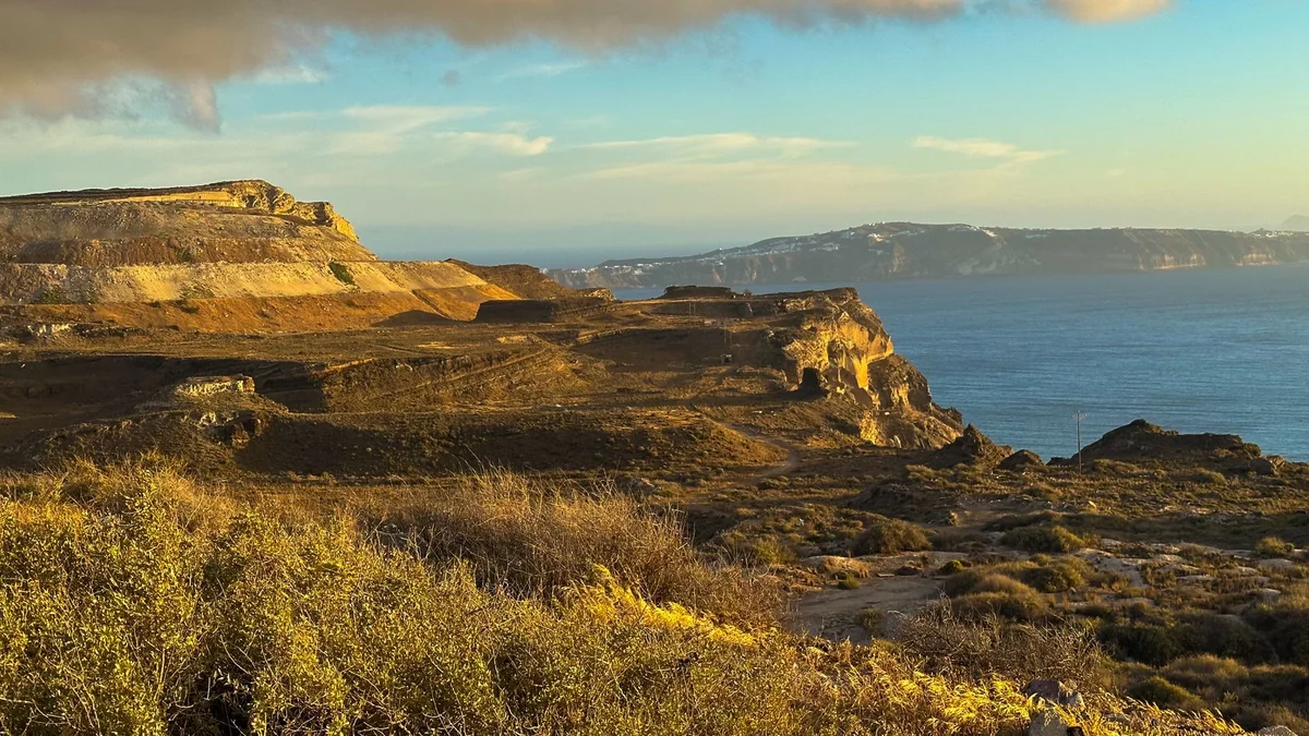 Skaros Rock view 1