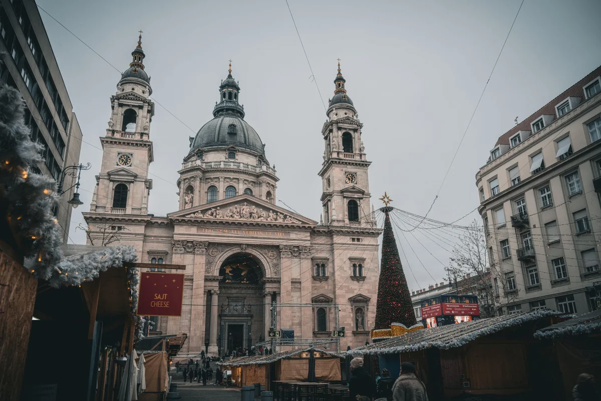 Deák Ferenc Tér feature