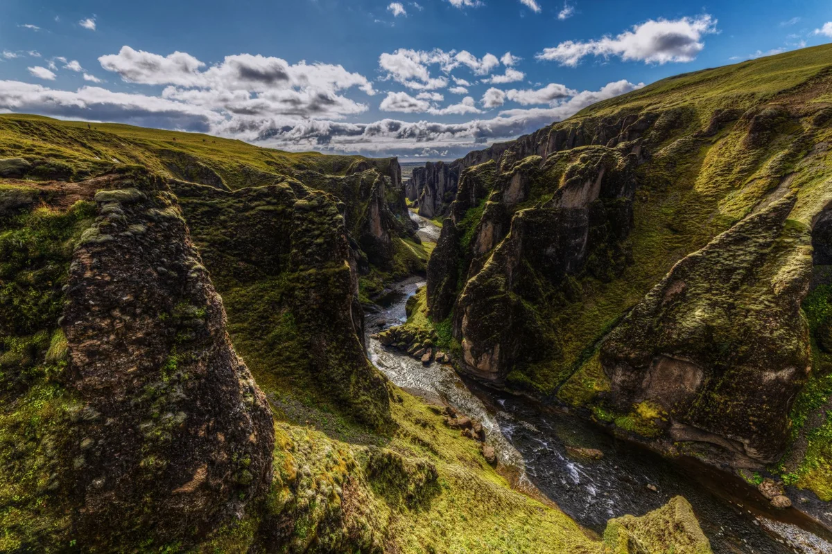 Fjaðrárgljúfur Canyon view 2