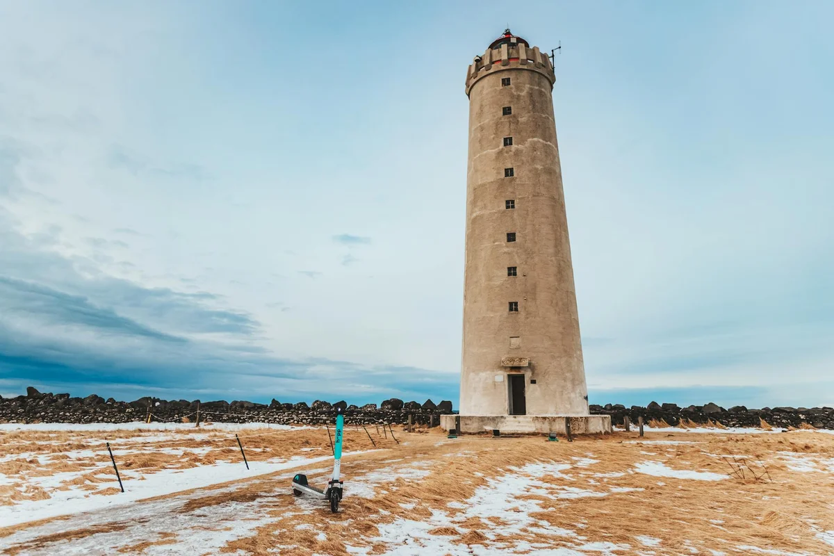 Grotta Lighthouse feature