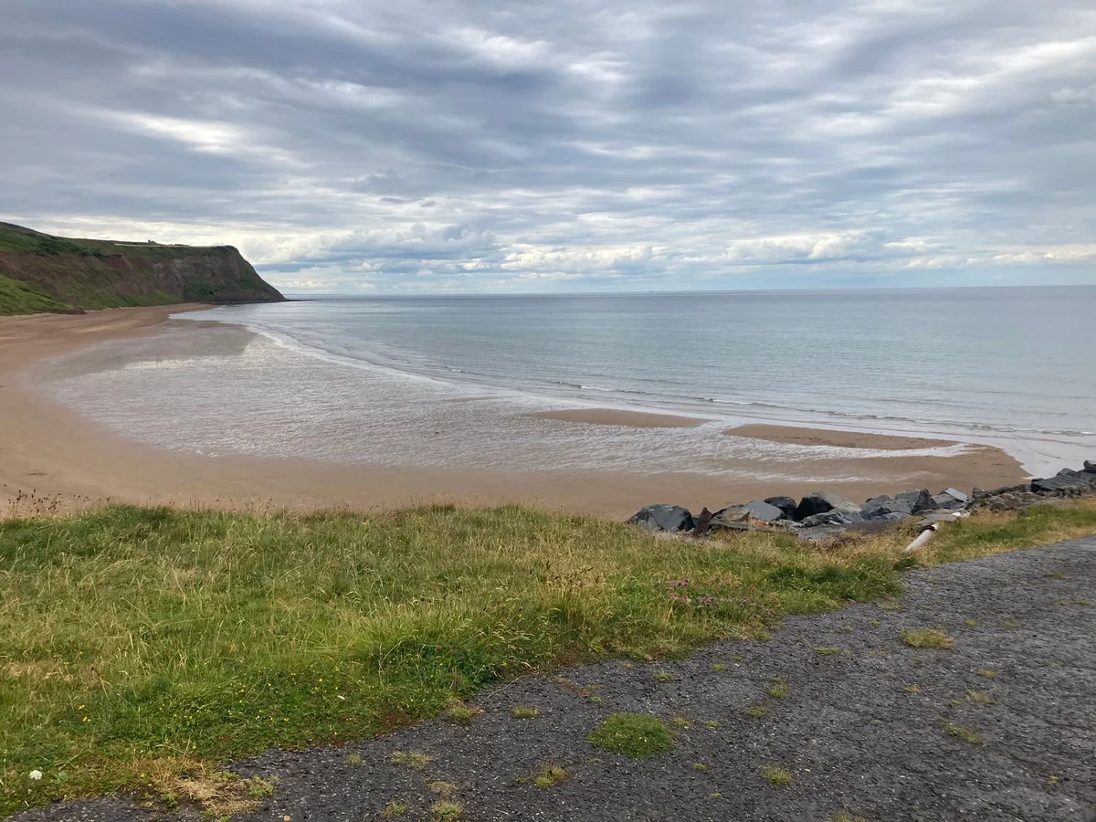 Coumeenoole Beach feature