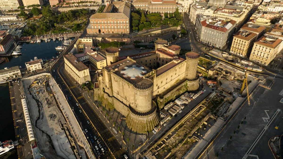 Castel Nuovo feature