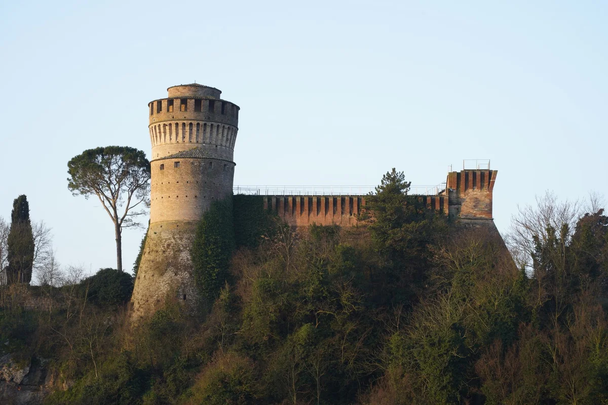 Castel Nuovo feature
