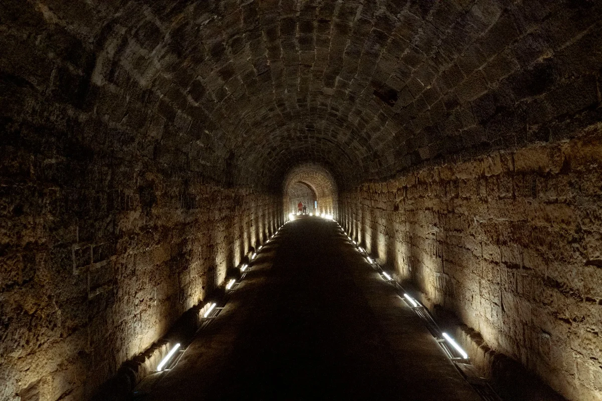 Catacombs of San Gaudioso feature