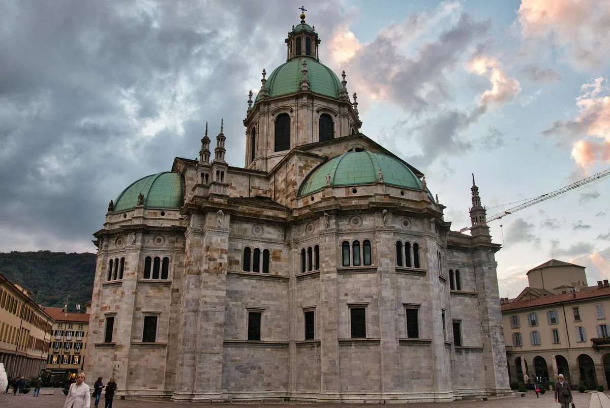 Como Cathedral view 2