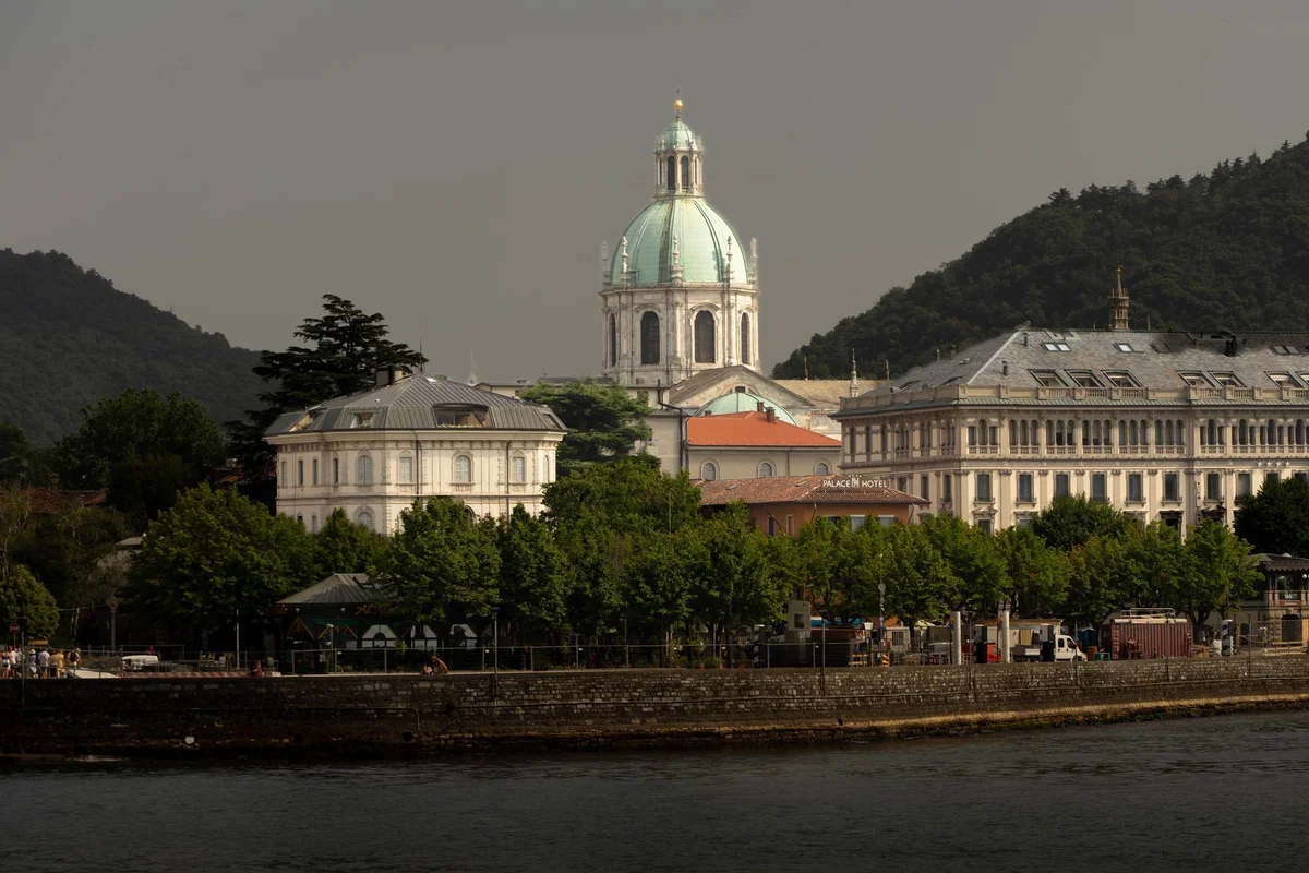 Como Cathedral view 2