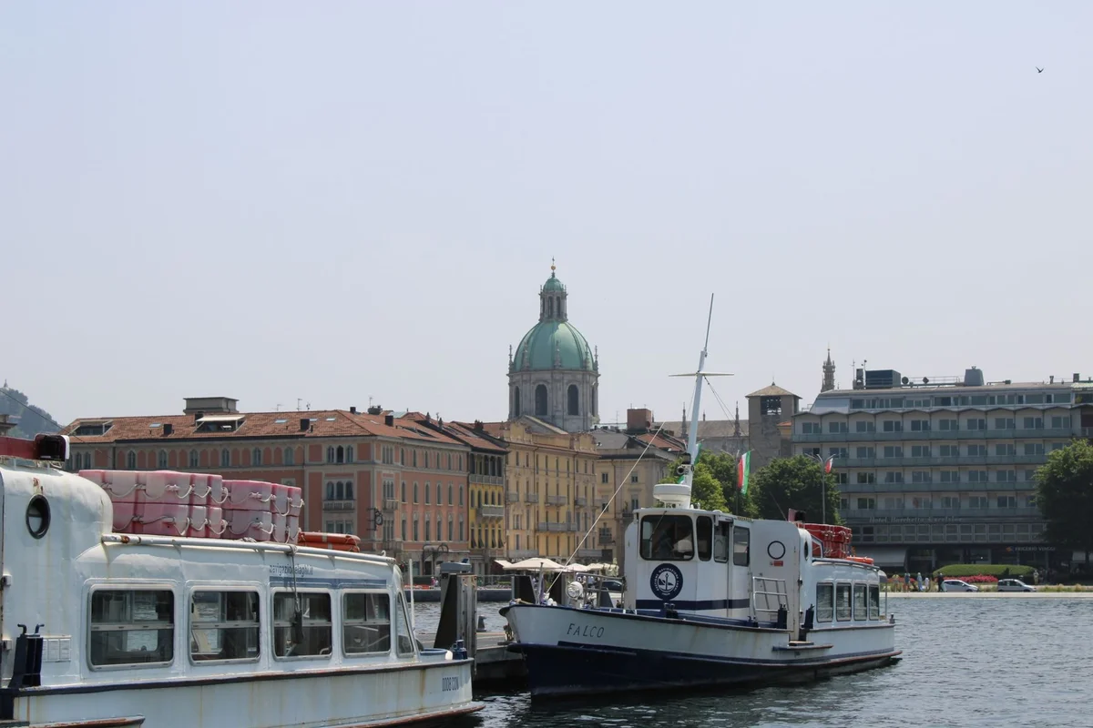Como Cathedral view 1