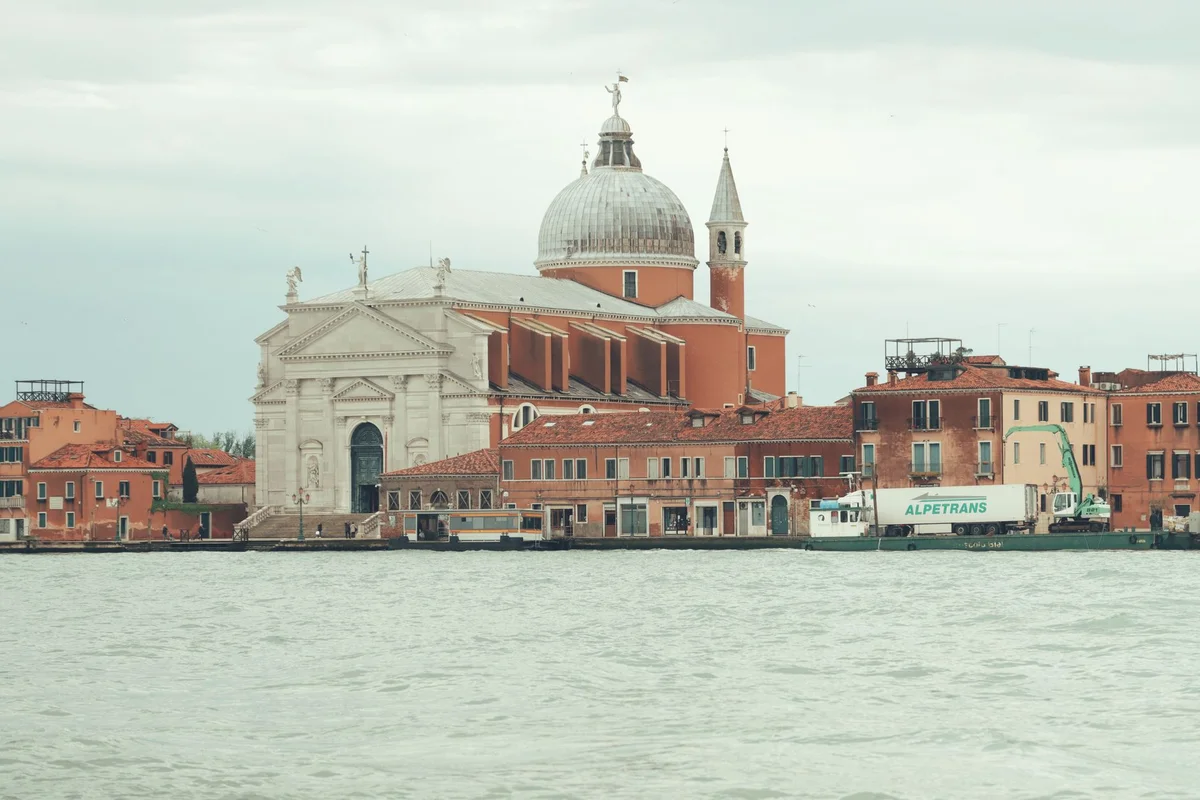 Fondamenta delle Zitelle feature
