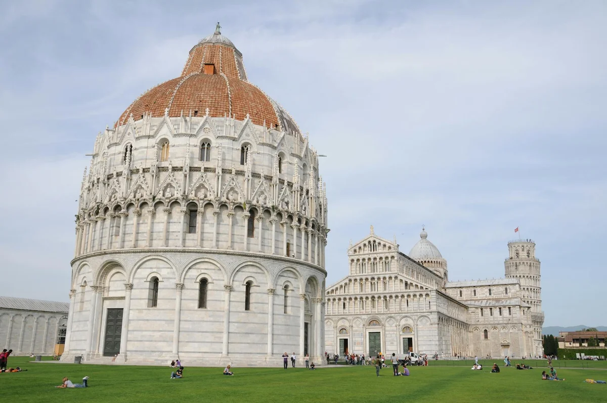 Leaning Tower of Pisa view 1