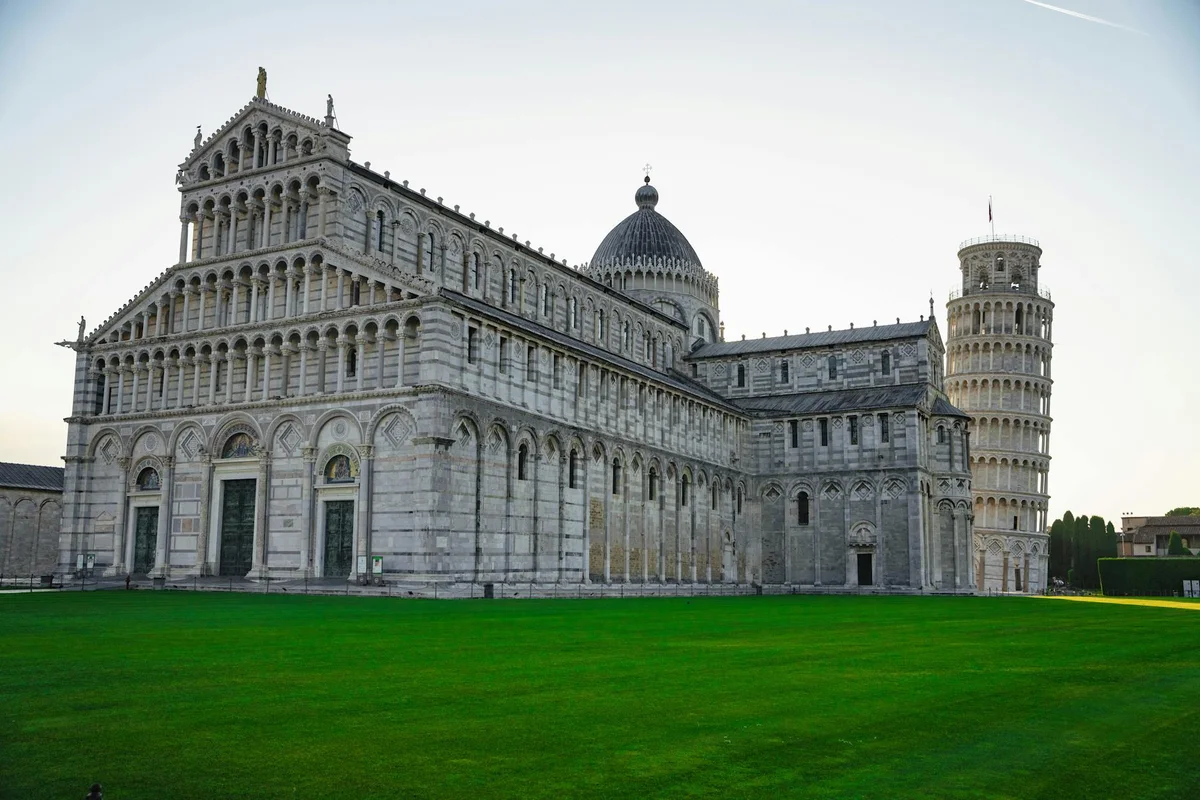 Leaning Tower of Pisa feature