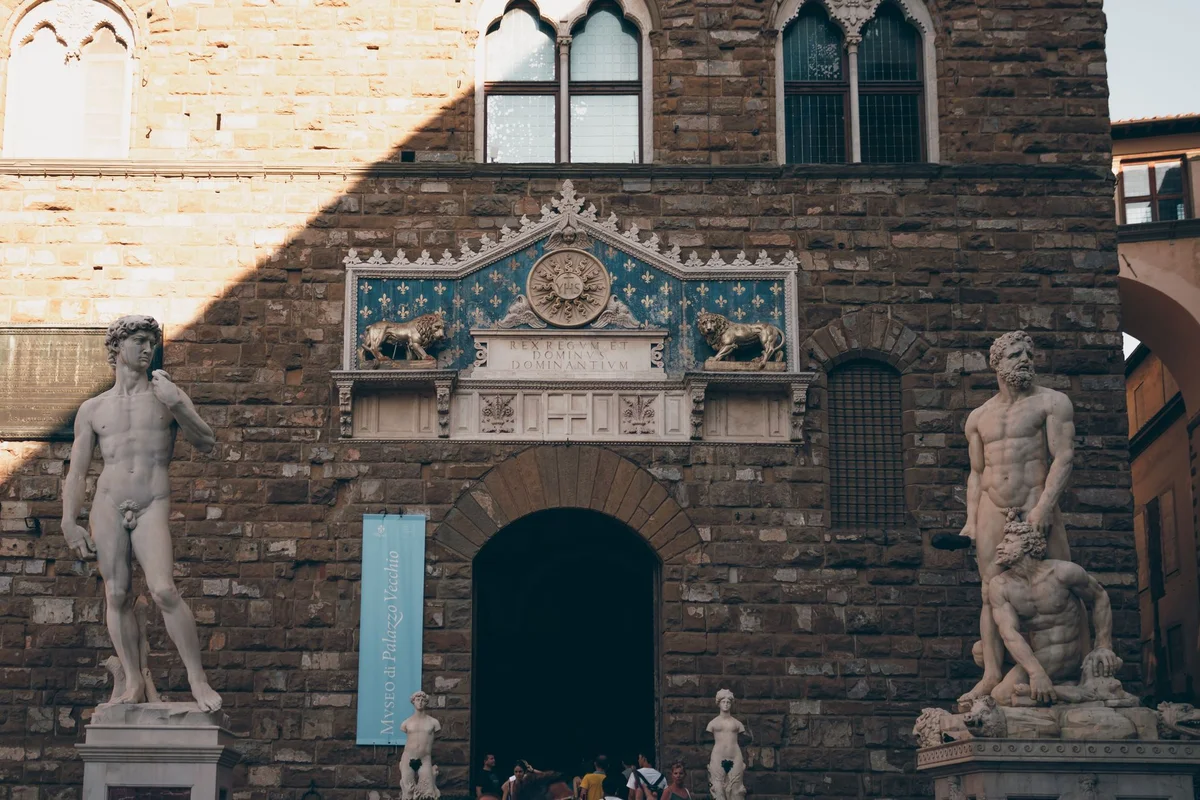 Loggia Dei Lanzi feature