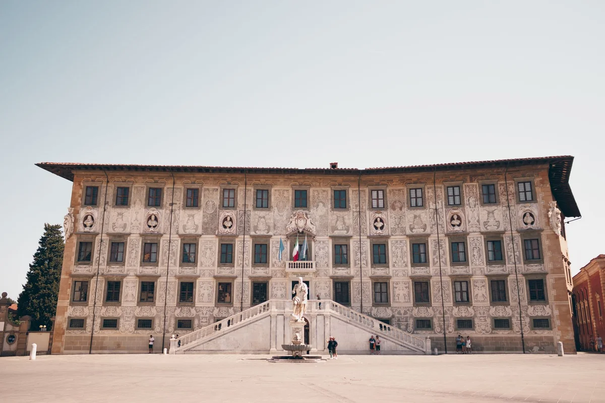 Palazzo della Carovana feature