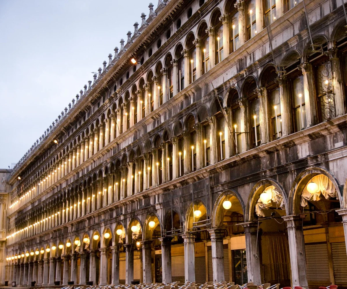 Piazza Vittorio Emanuele feature