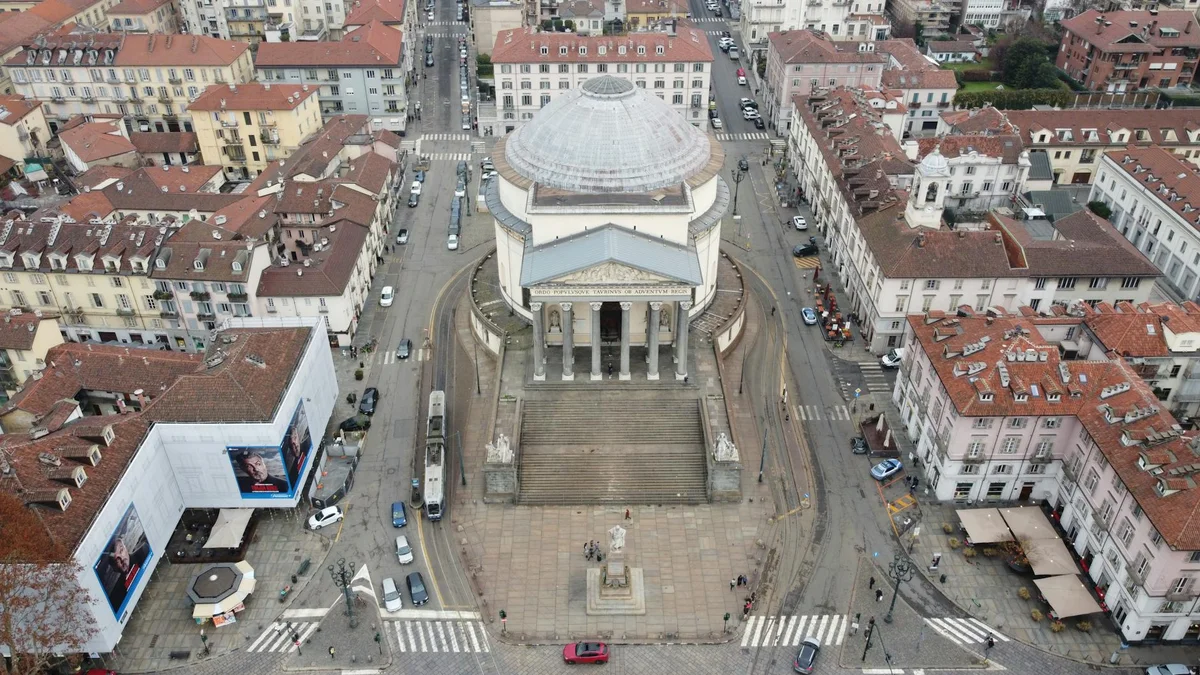 Piazza Vittorio Veneto feature