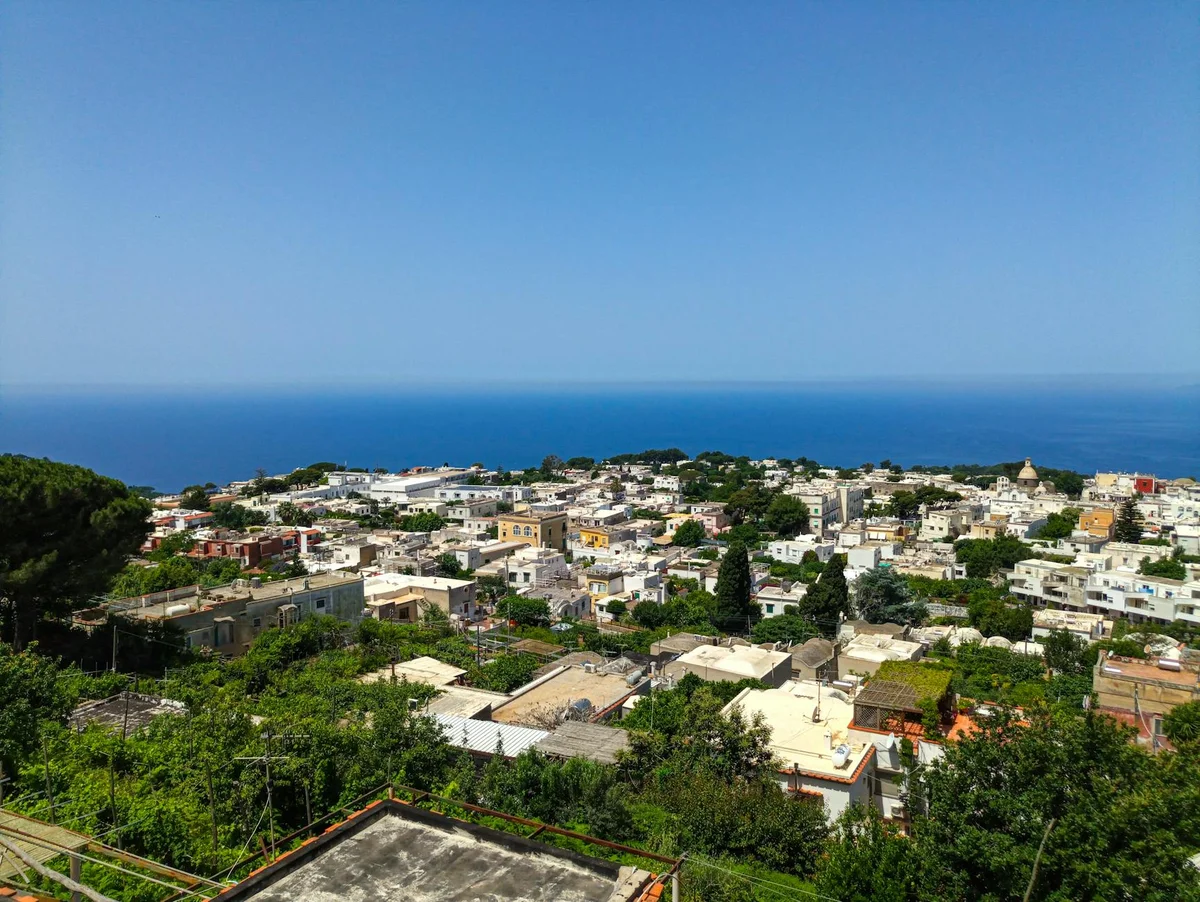 Piazzetta Capri feature