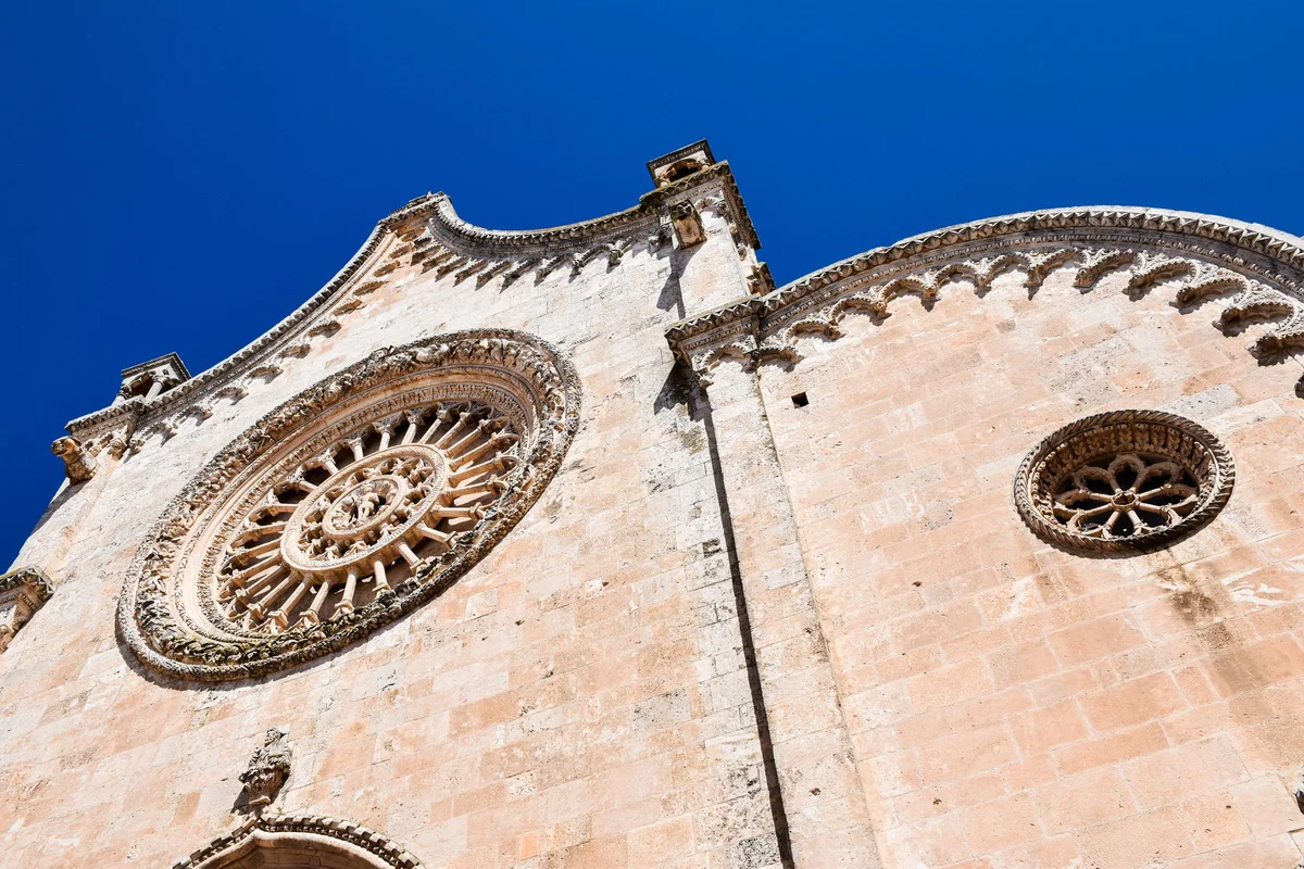 Santa Maria della Pieve, Arezzo feature