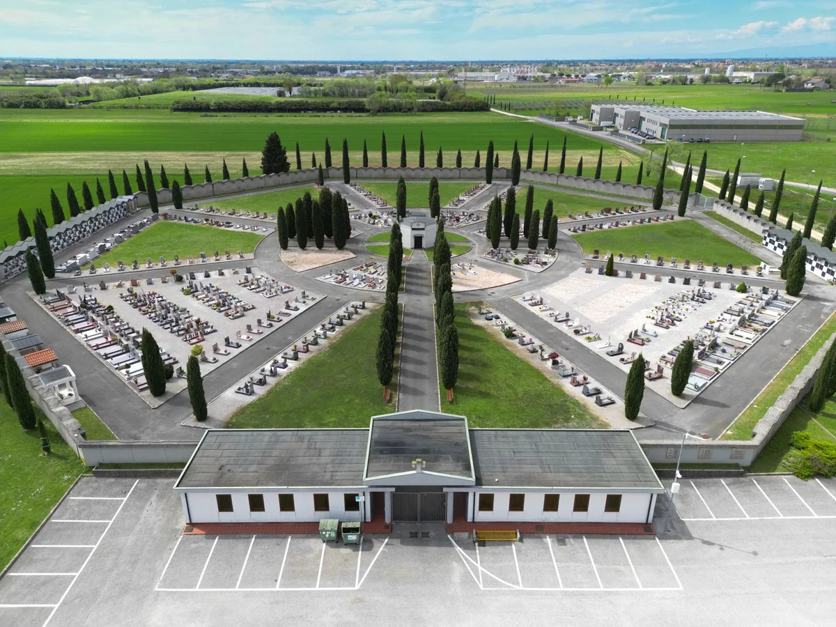 Pyramid of Caius Cestius view 1