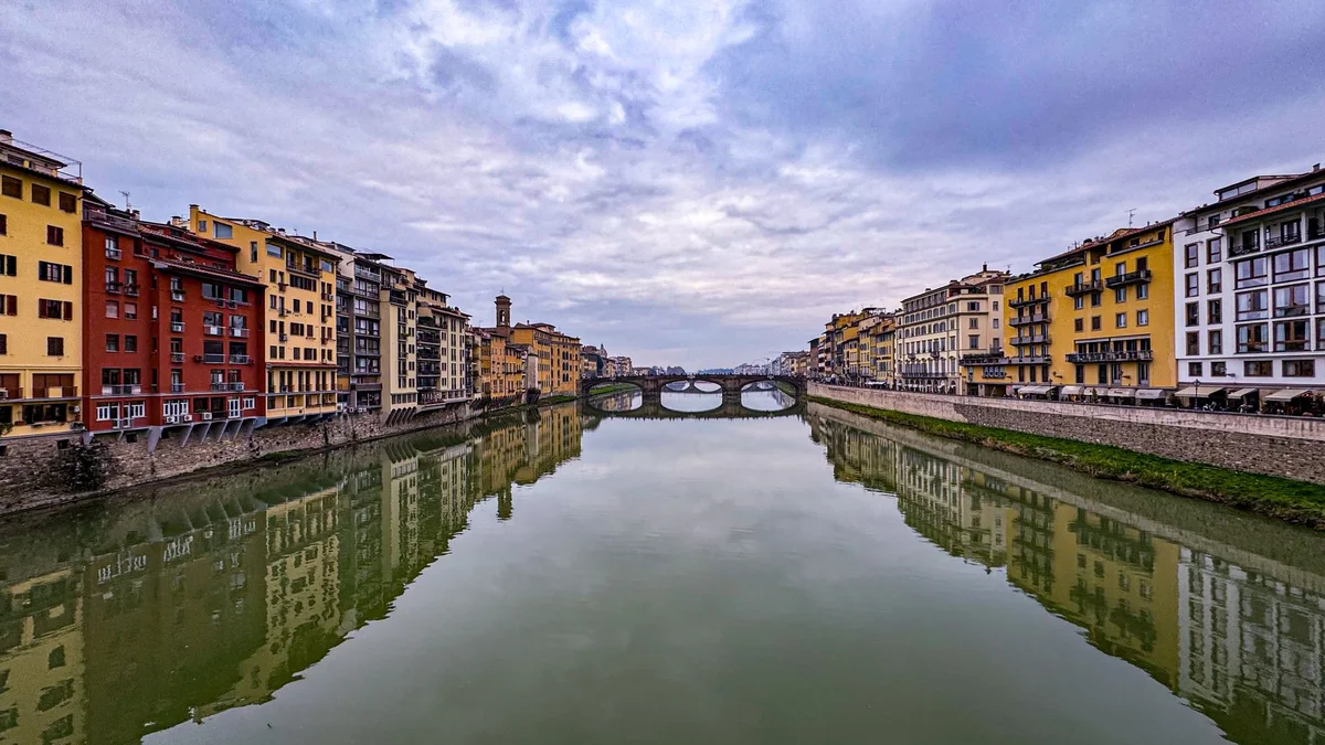 Ponte Santa Trinita view 1