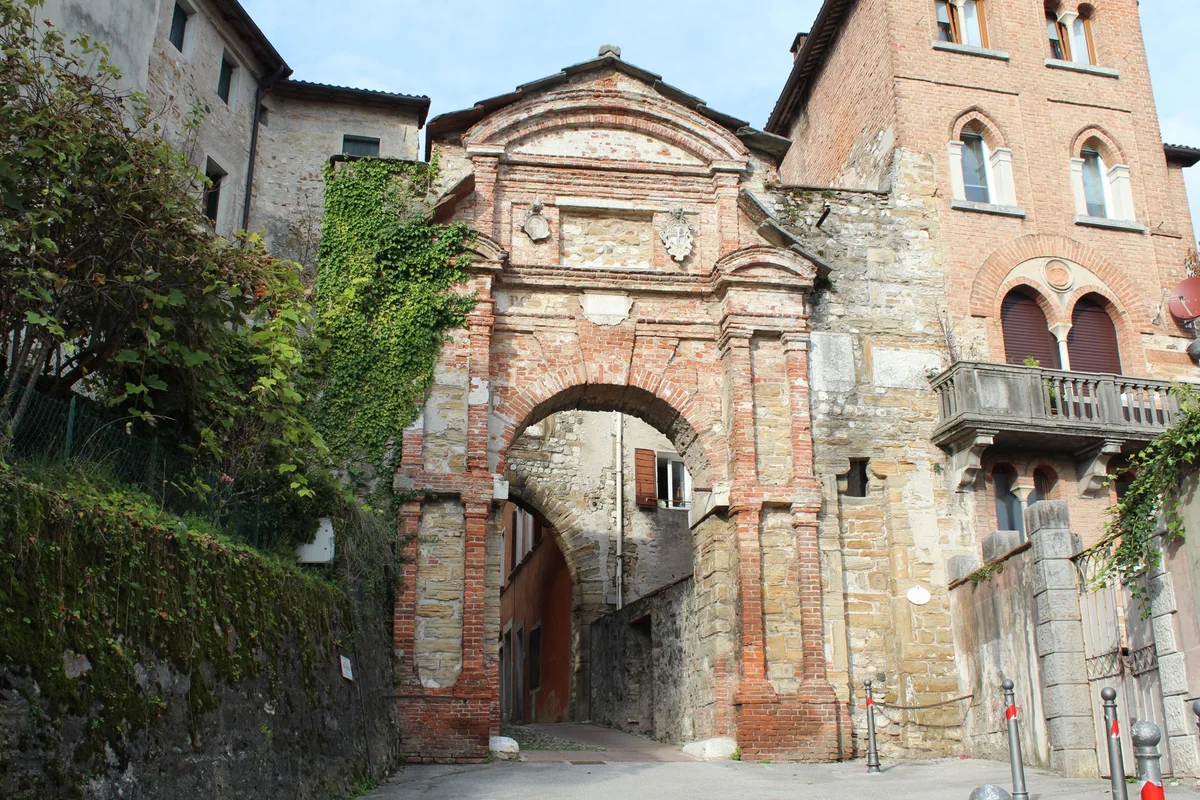 Capuana Gate view 1