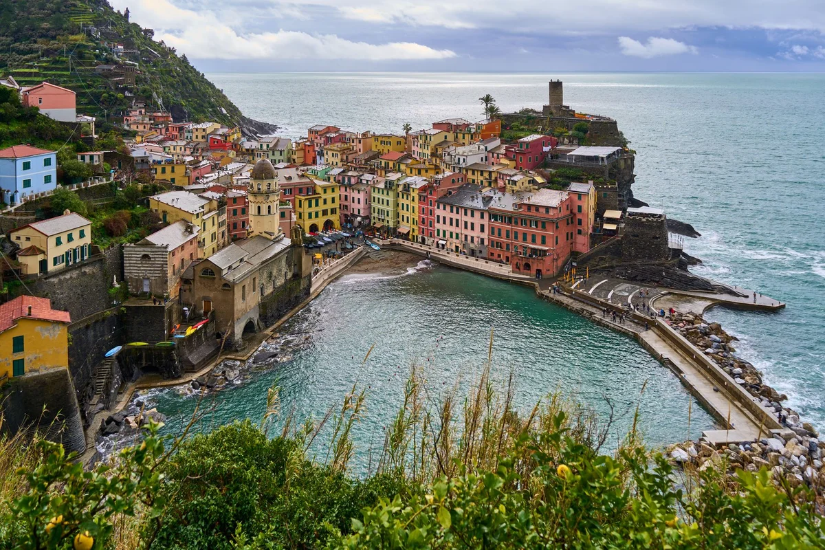 Vernazza Harbor feature