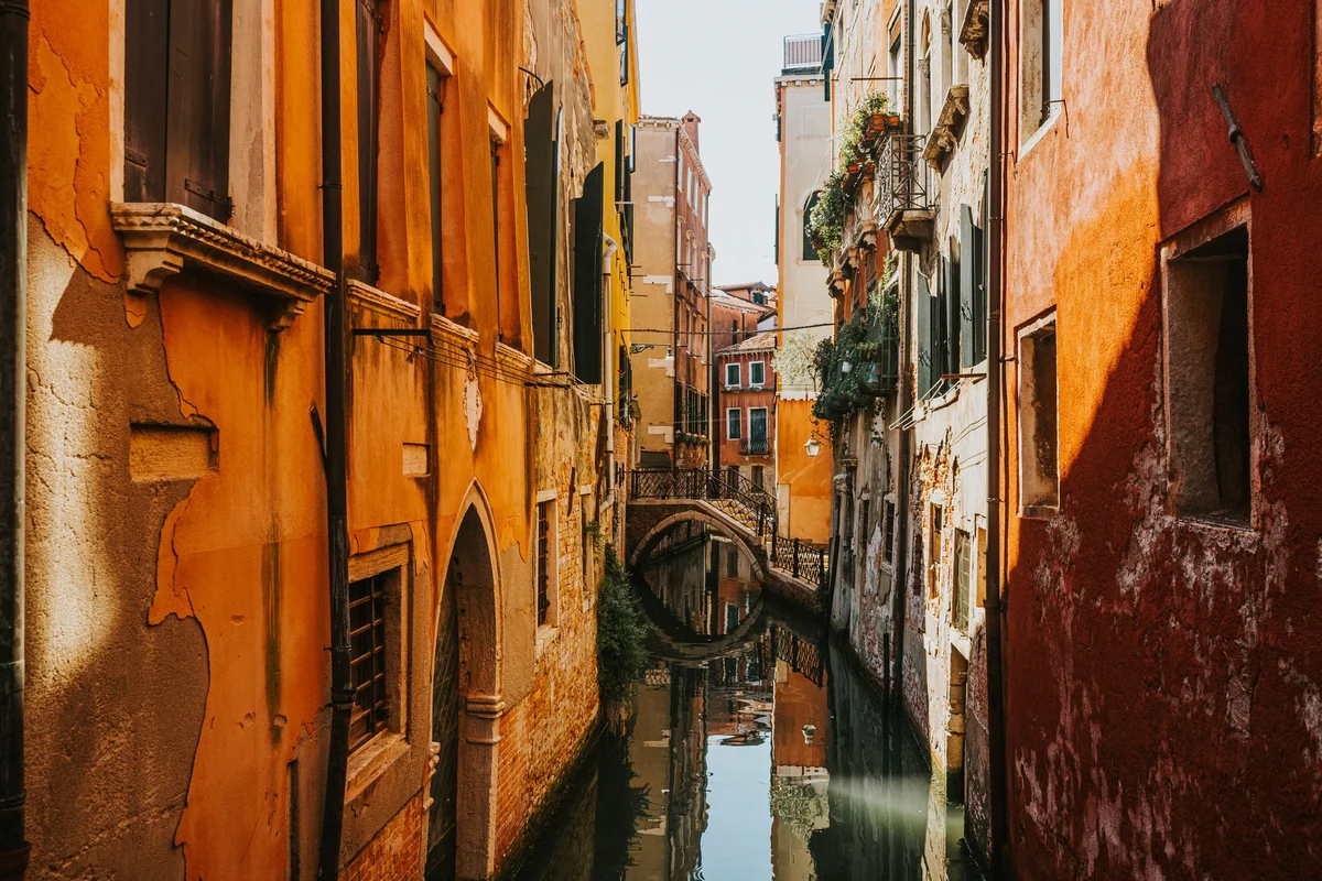 Vicolo dei Lavandai feature