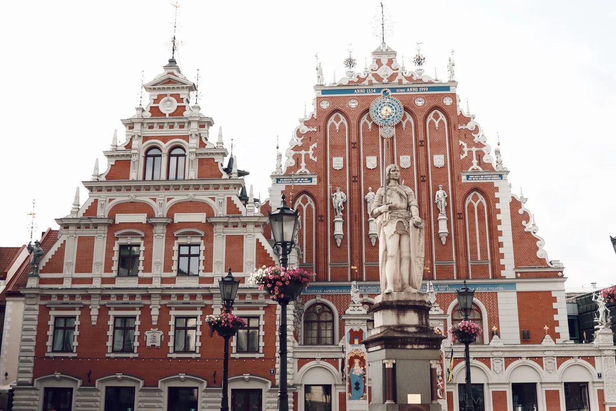 House of the Blackheads feature