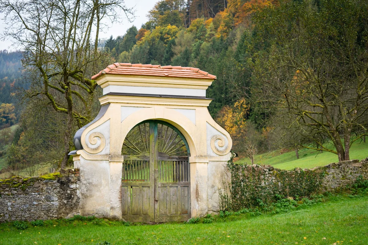 Schellenberg Castle Ruins view 2