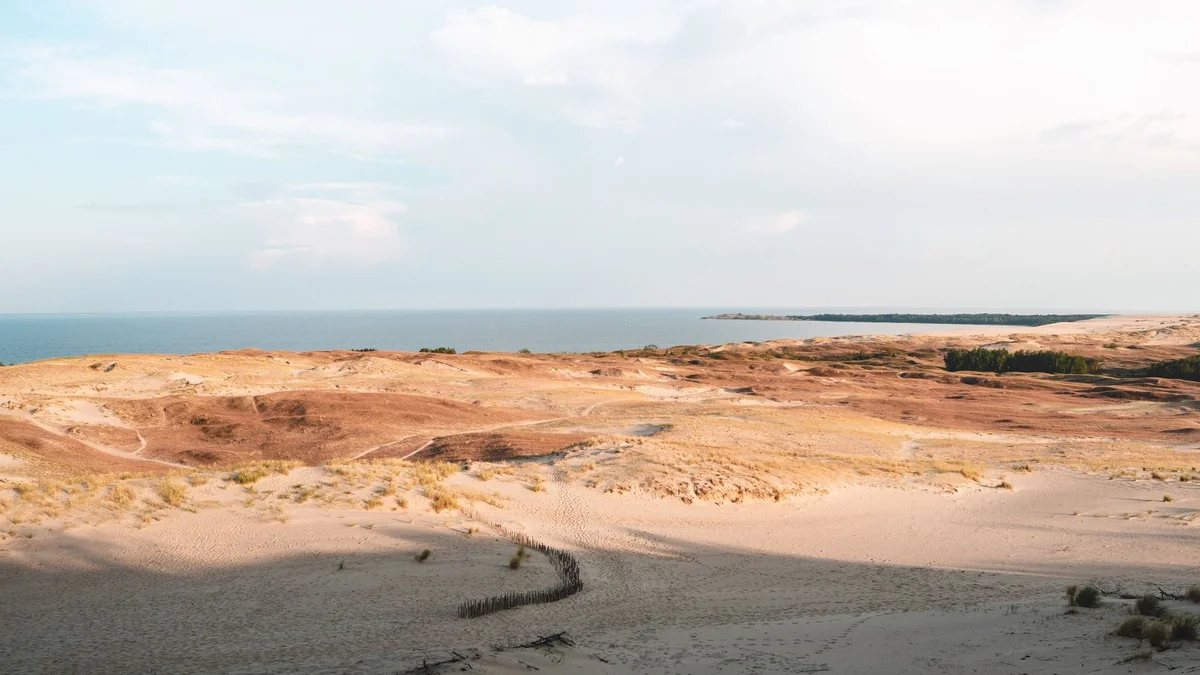 Parnidis Dune feature
