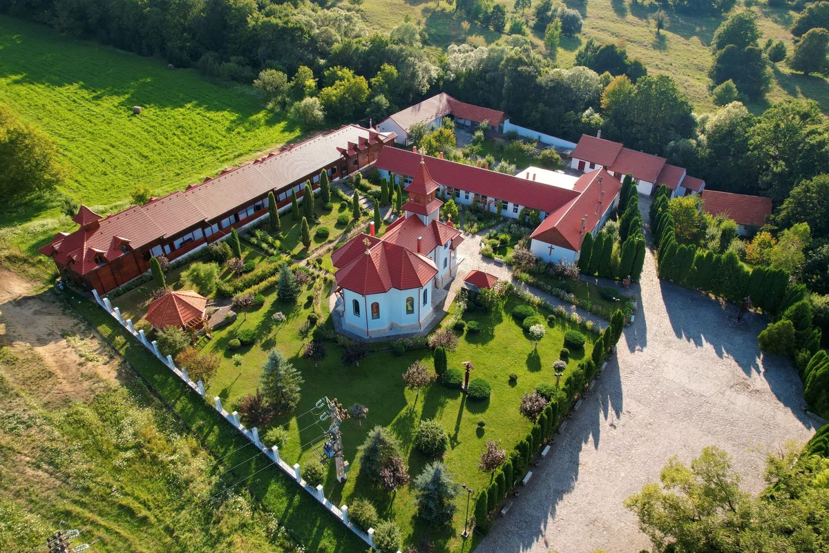 Curchi Monastery feature