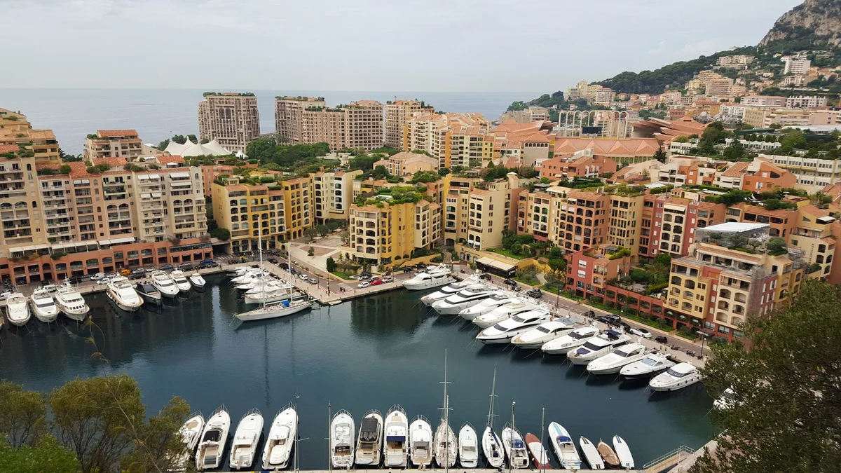Port Hercule feature