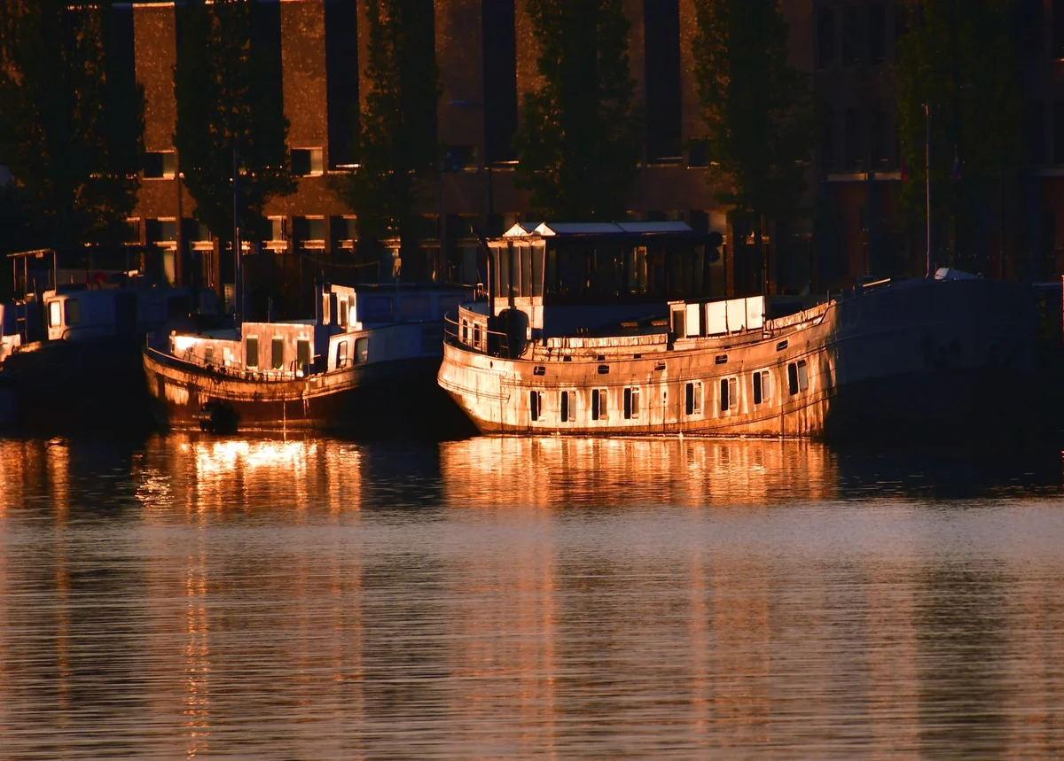 Volendam Harbour feature