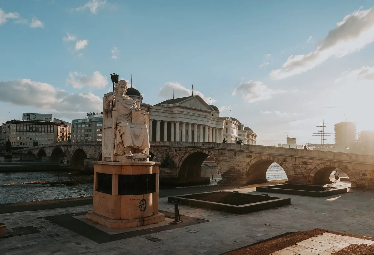 Macedonia Square feature