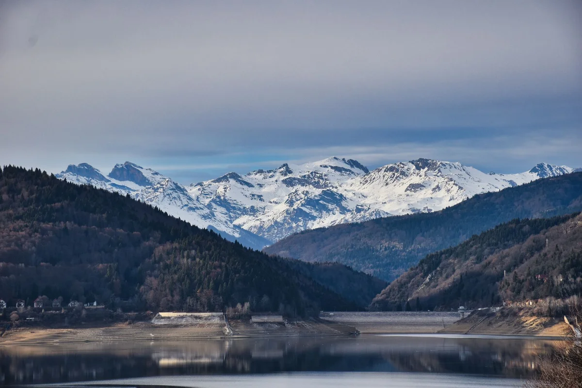Mavrovo Lake feature