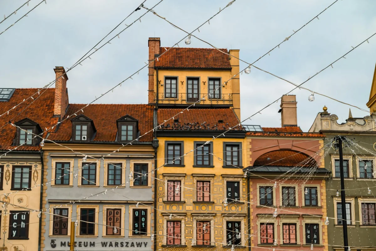 Old Town Warsaw feature