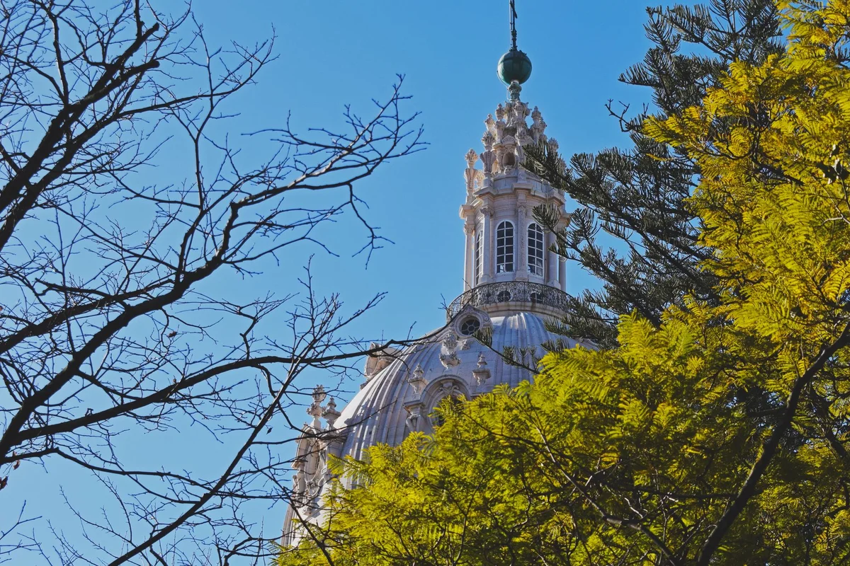Estrela Basilica feature