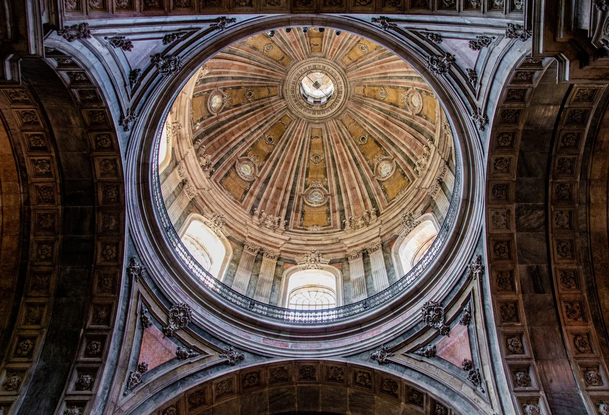 Estrela Basilica view 1