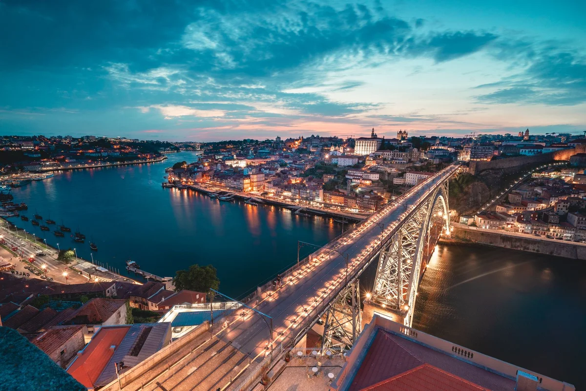 Ribeira do Porto feature