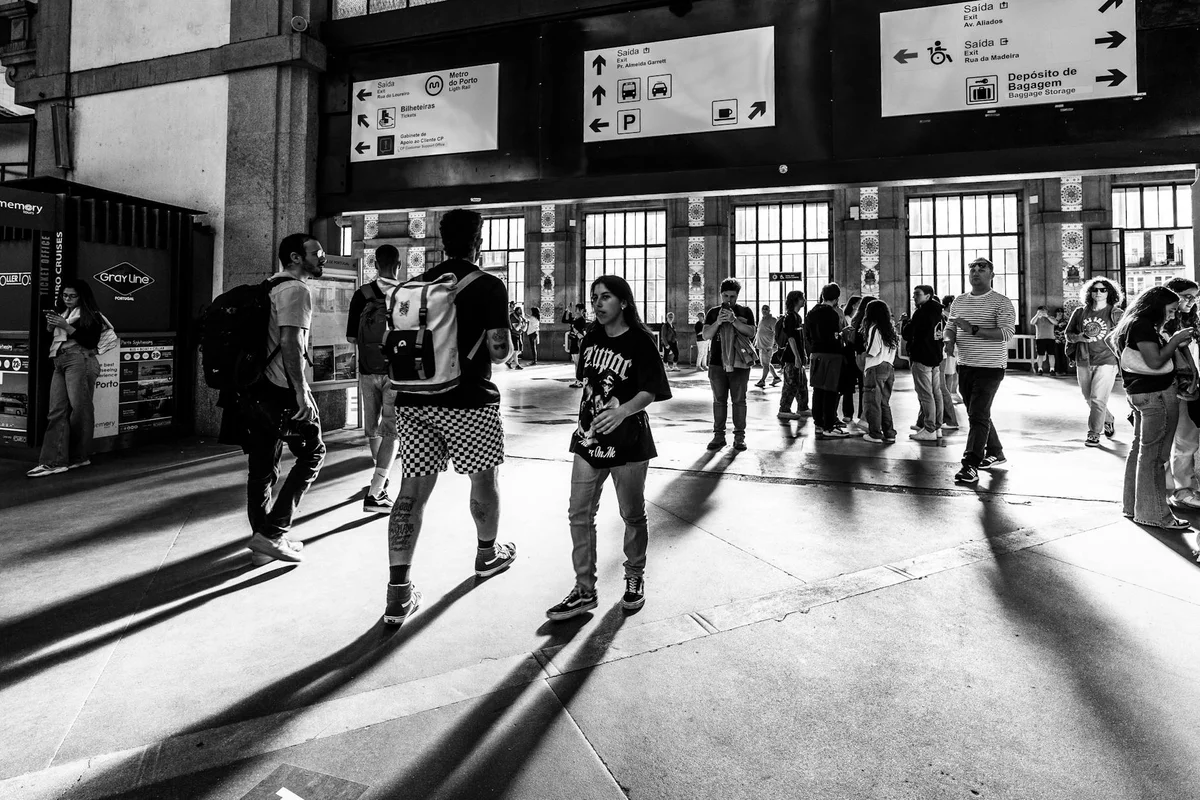 Sao Bento Station feature