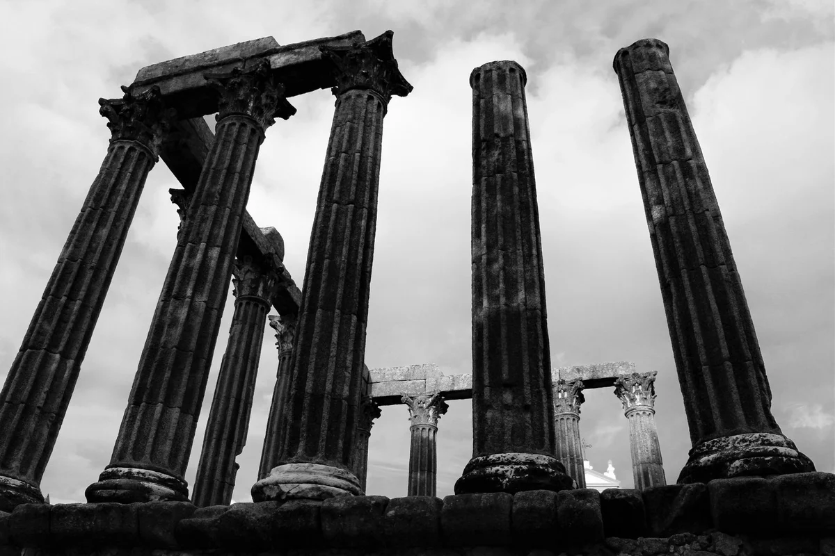 Roman Temple of Évora view 1