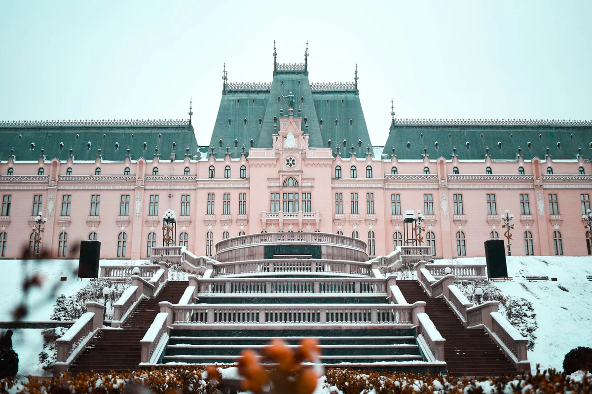 Ceaușescu Mansion feature