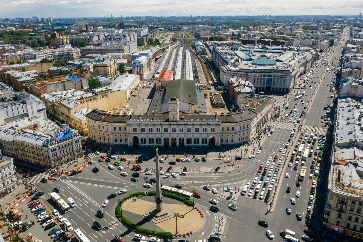 Moskovsky Railway Station feature