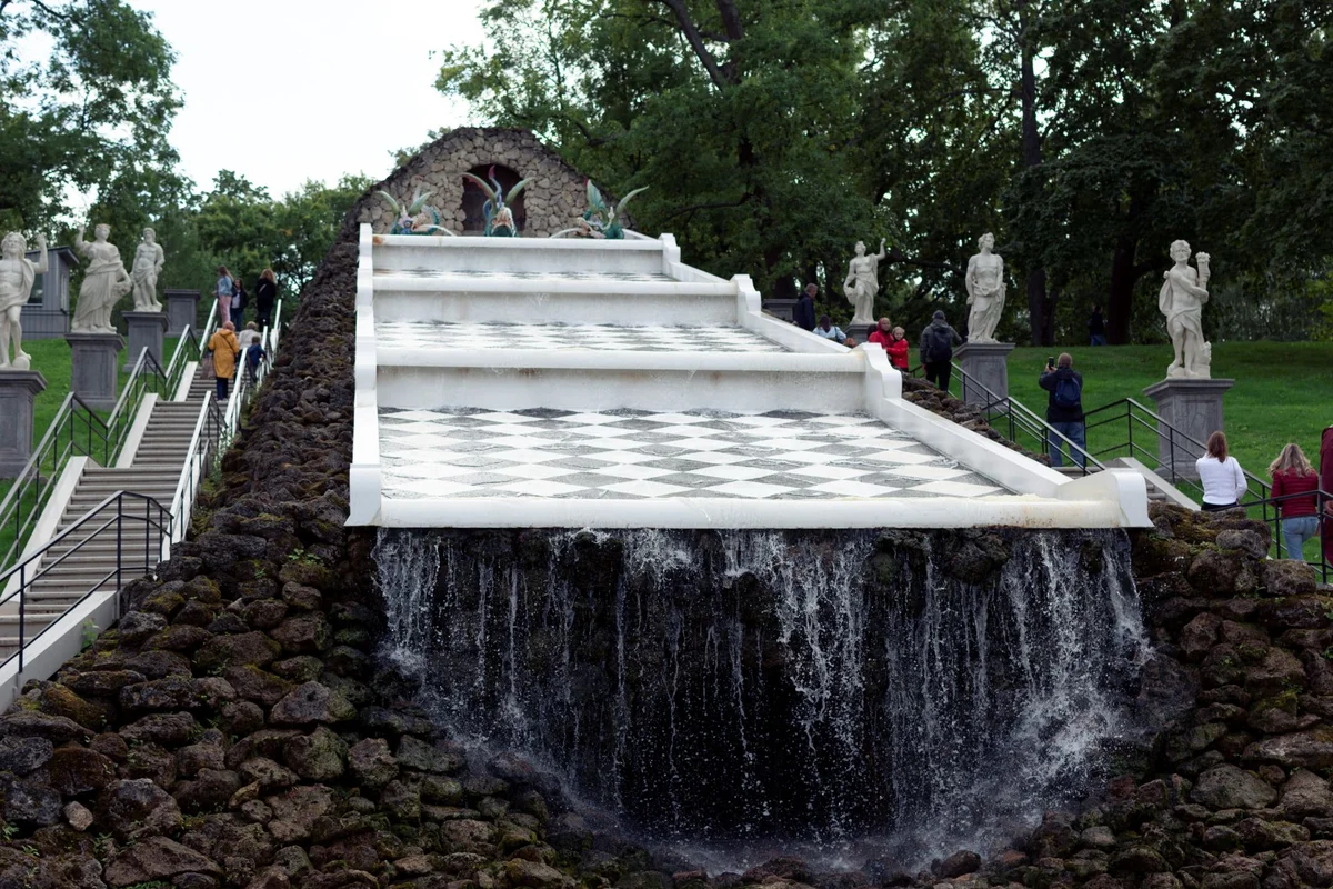 Peterhof Palace feature