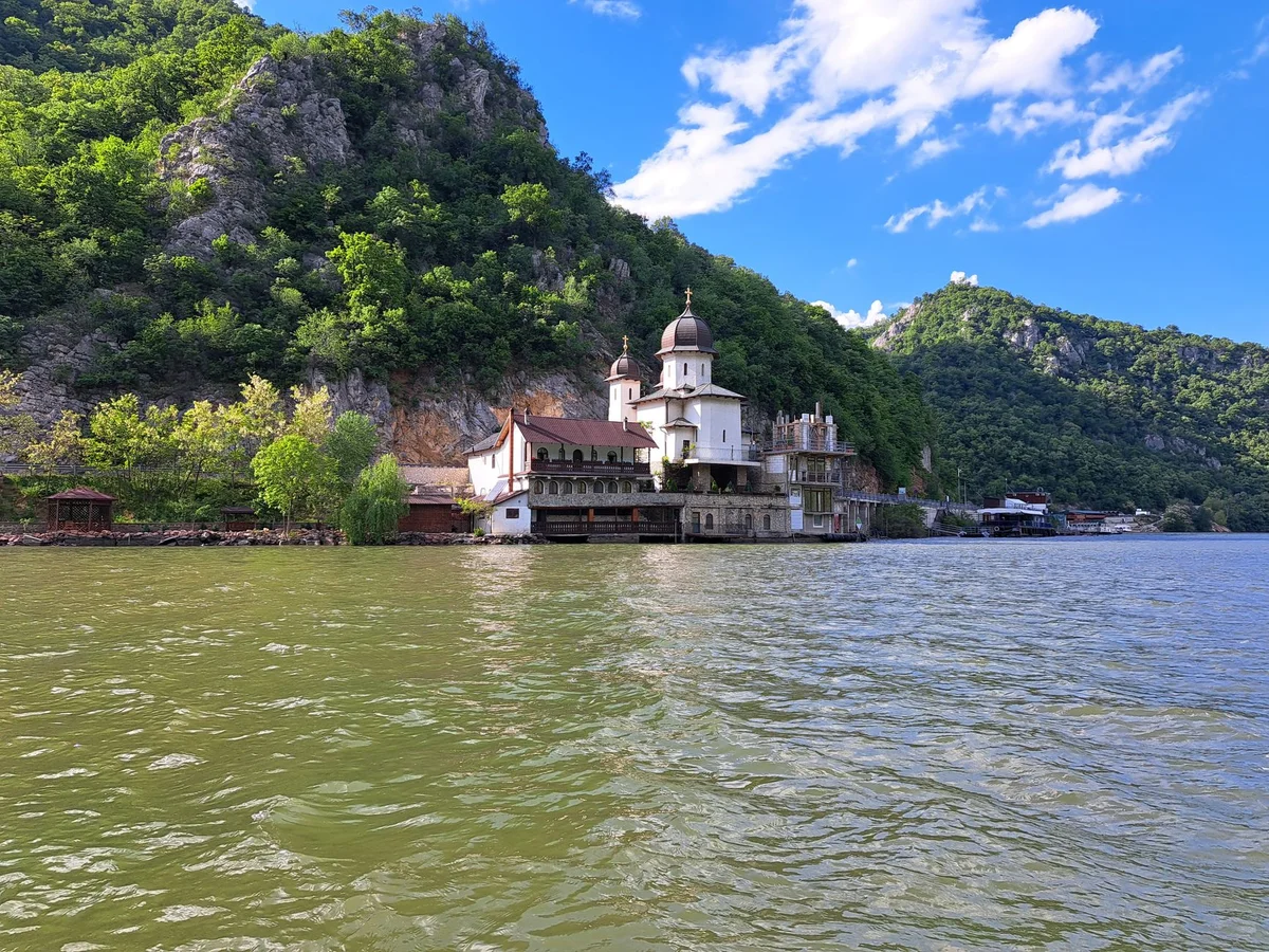 Grgeteg Monastery feature