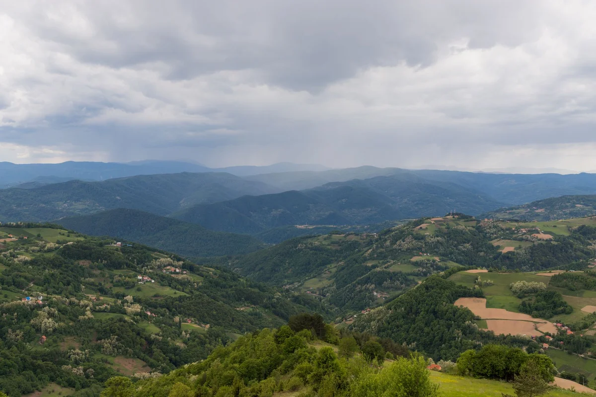 Sargan Eight Railway view 1